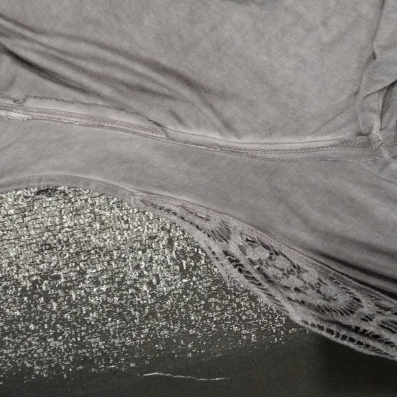 Cold shoulder detailed top - Picture 6 of 6